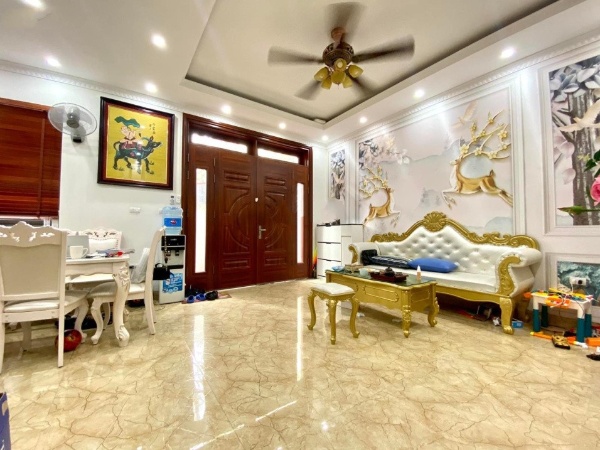 Bán nhà 5 tầng full nội thất tại Đường Cổ Linh, Phường Thạch Bàn, Long Biên, Hà Nội